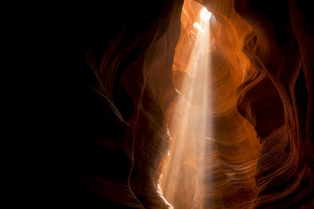Photographers: Catch Antelope Canyon Beams 11AM–1PM, Book Private Tours