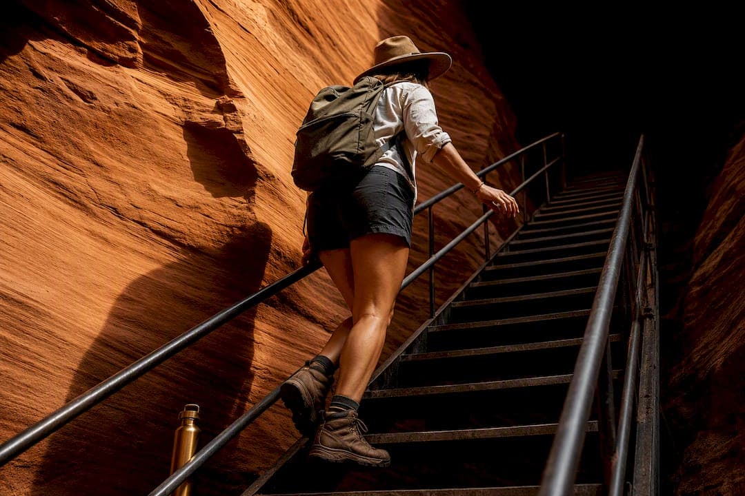 Antelope Canyon Stairs: 70–130 Steps, Operator Rules & Private Tour Prep